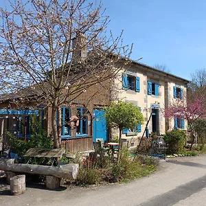 Ille Flottante, Maison Eclusiere Et Hebergements Insolites Sur Le Canal , Hede-Bazouges France