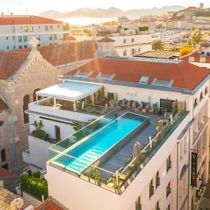 https://five-seas-hotel-cannes.fr-provencehotel.com